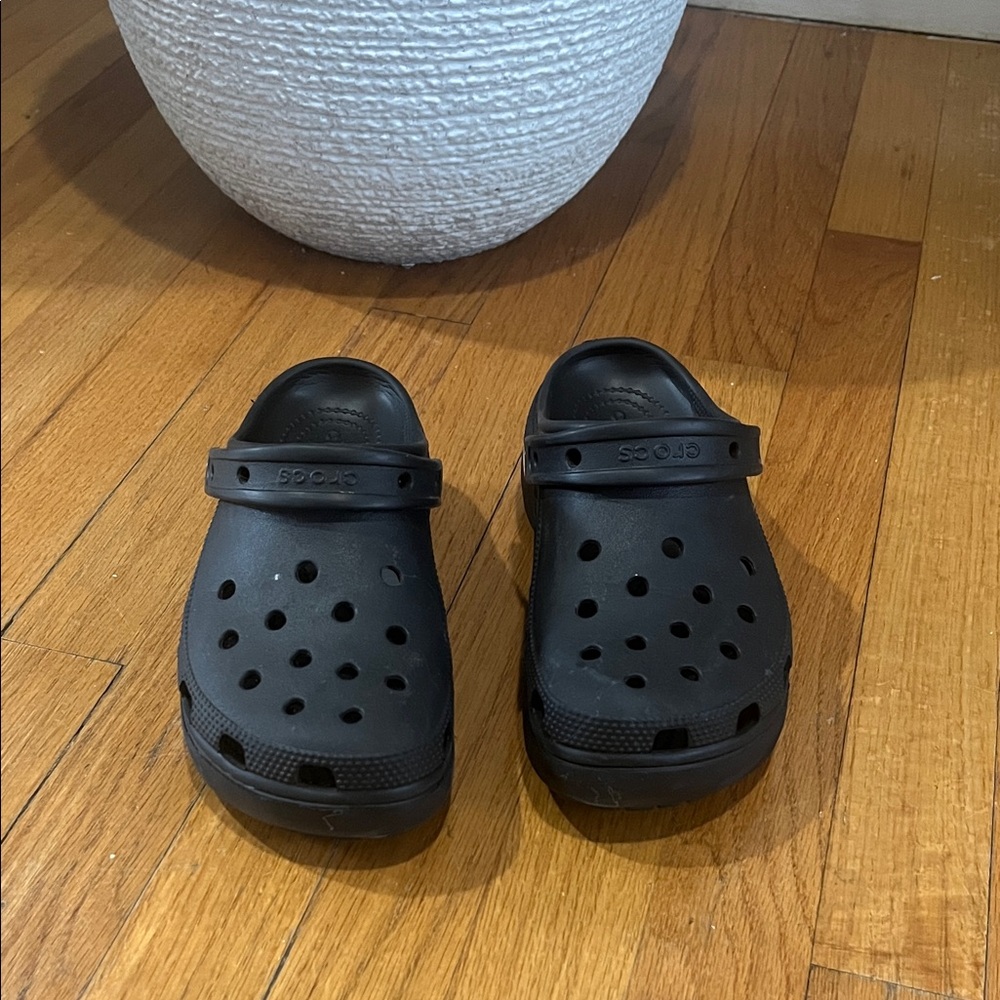 CROCS Classic Clog in Black